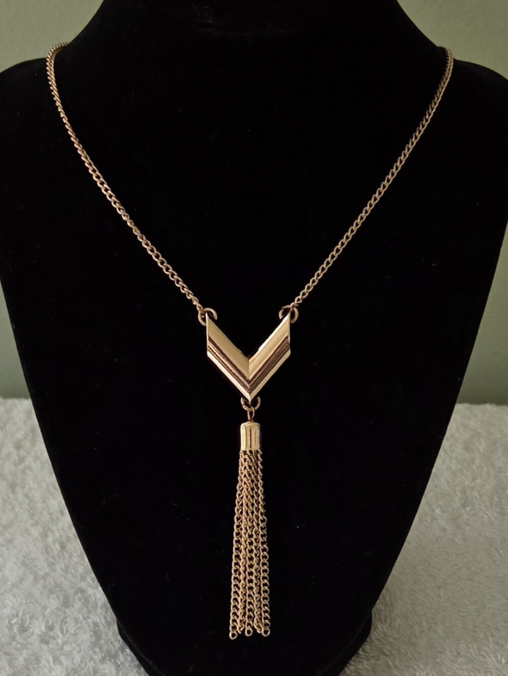 Vintage Gold Tone Chevron Tassel Fringe Pendant Necklace 18" Stamped XD4511